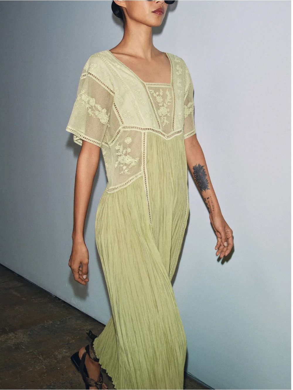 ZARA WOMAN SS26 PISTACHIO EMBROIDERED PLEATED DRESS ZW 7521/063/511 - Picture 5 of 16
